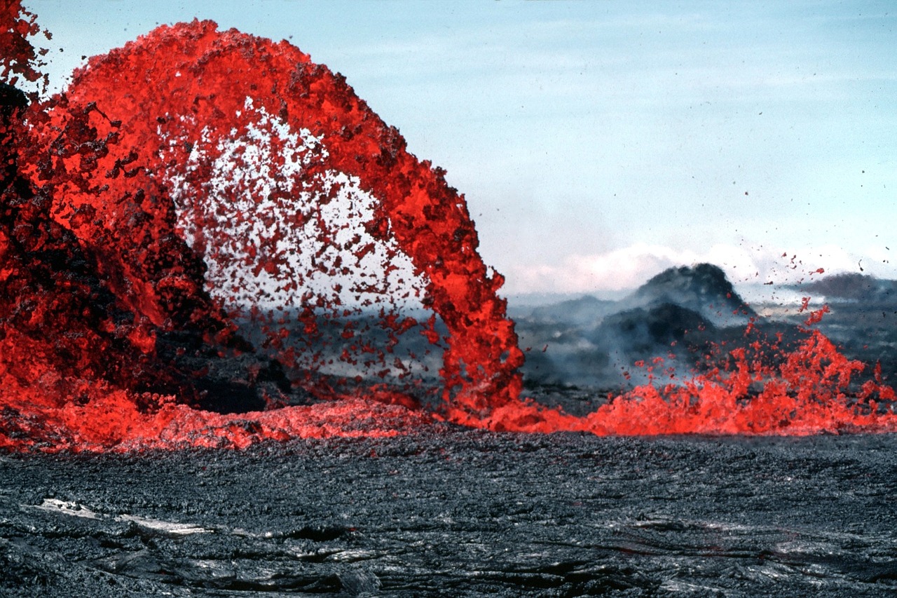 中國(guó)最新火山噴發(fā)與地質(zhì)探索之旅揭秘