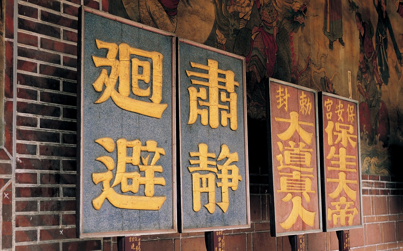 中國憲法邁向完善與適應(yīng)新時代的步伐，最新要聞回顧