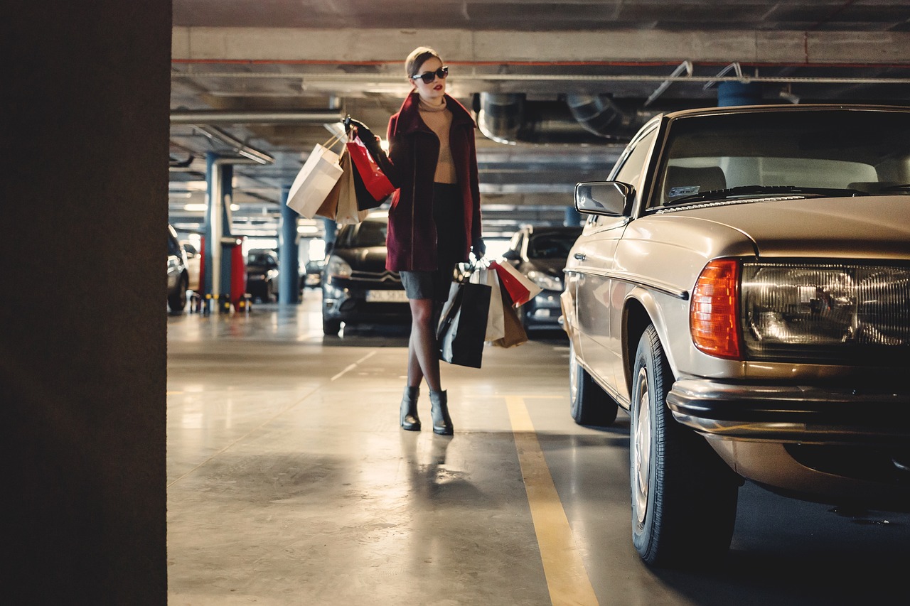 奔馳最新款女生車型，時尚與力量的完美融合
