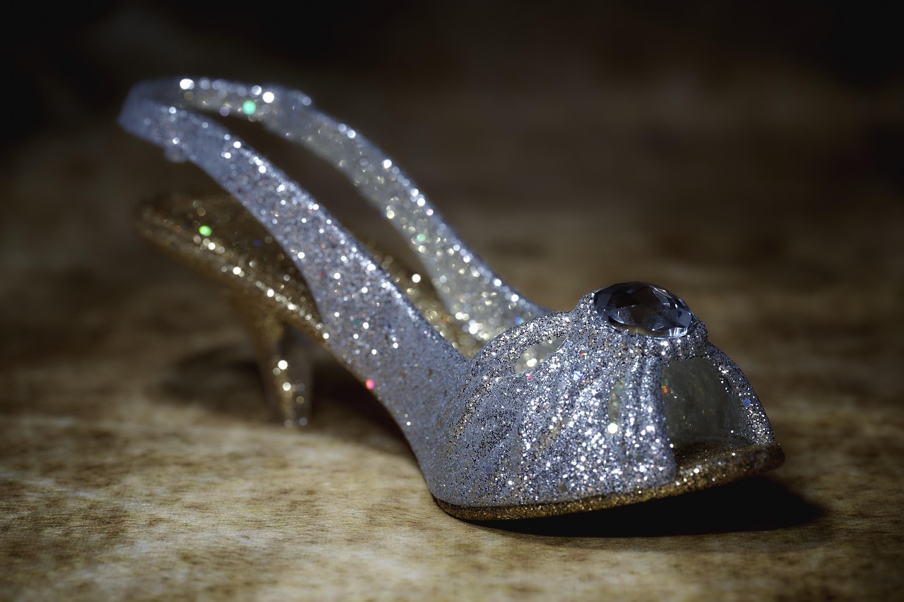 暮光之城女主角四月最新動(dòng)態(tài)，星光閃耀的探尋