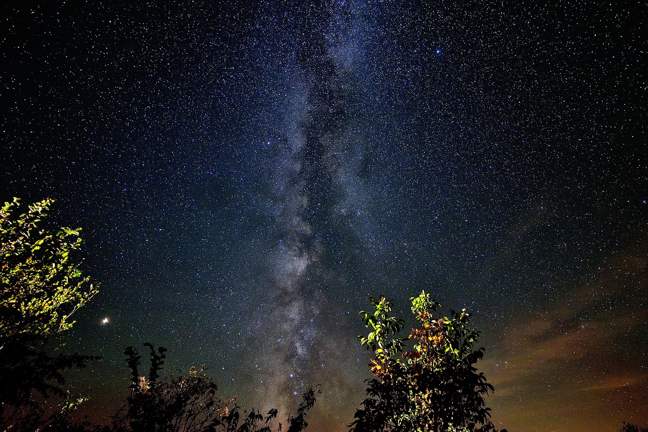震撼心靈！最新宇宙影像五月展示盛宴